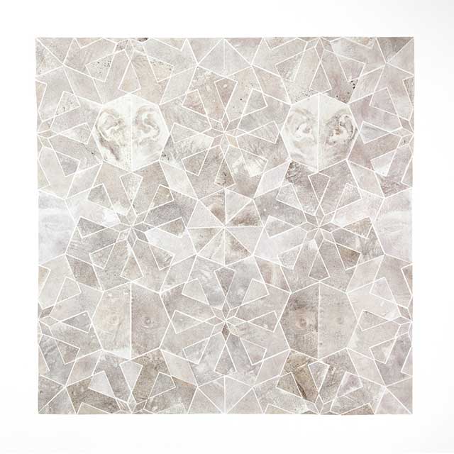 foto astratta con forme geometriche bianche e beige