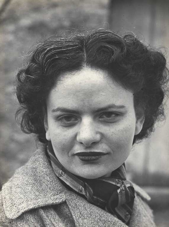 ritratto in bianco e nero di elsa morante giovane scattato nel 1936