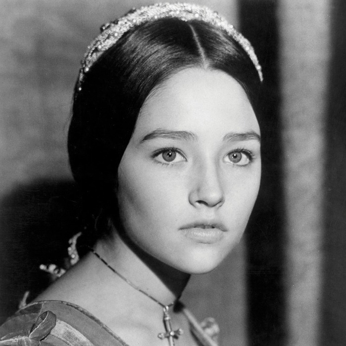 primo piano di Olivia Hussey sul set del film Romeo e Giulietta
