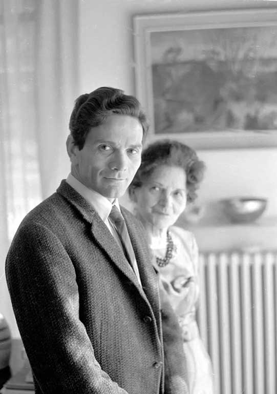 ritratto di Pier Paolo Pasolini e la mamma