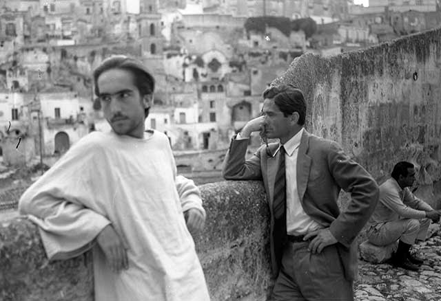 Pier Paolo Pasolini a Matera sul set del film Il Vangelo secondo Matteo