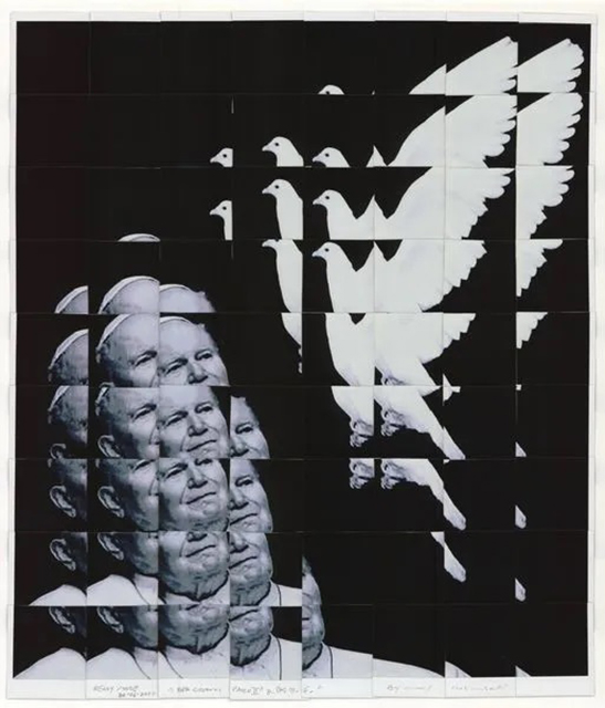 foto scomposta in bianco e nero di papa wojyila che guarda disegno di colomba bianca