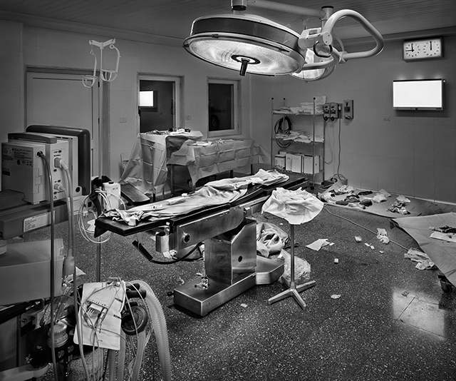 pino musi foto in bianco e nero di sala operatoria vuota dopi un intervento