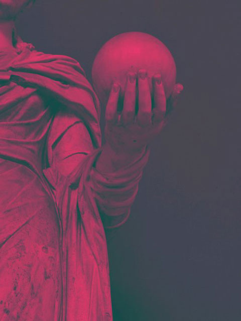 Federica Di Carlo Roma foto di colore rosso di dettaglio di statua con mano che tiene una sfera
