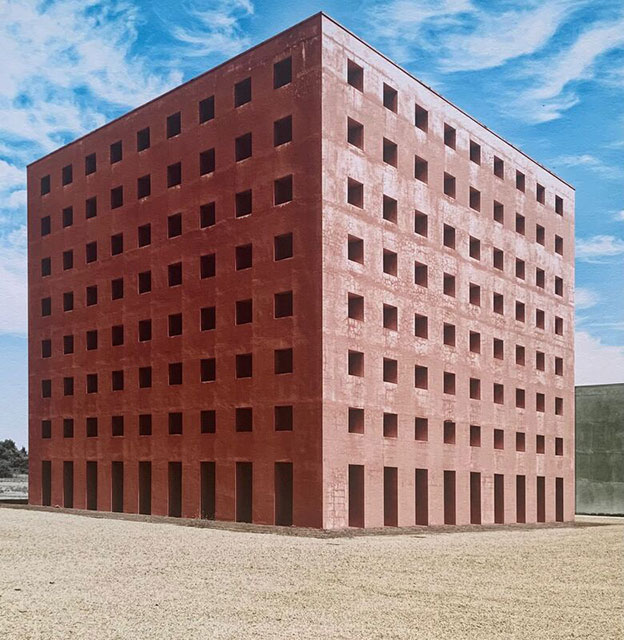 Roberto Cavazzuti Milano foto a colori di edificio a forma di cubo