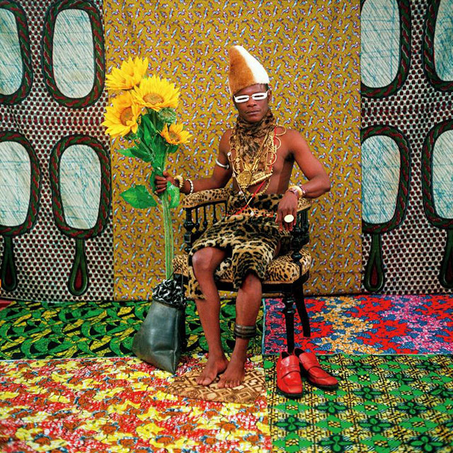 Ritratti africani Trieste autoritratto a colori del fotografo Samuel Fosso