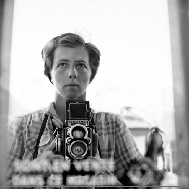 Vivian Maier Conegliano autoritratto in bianco e nero della fotografa Vivian Maier