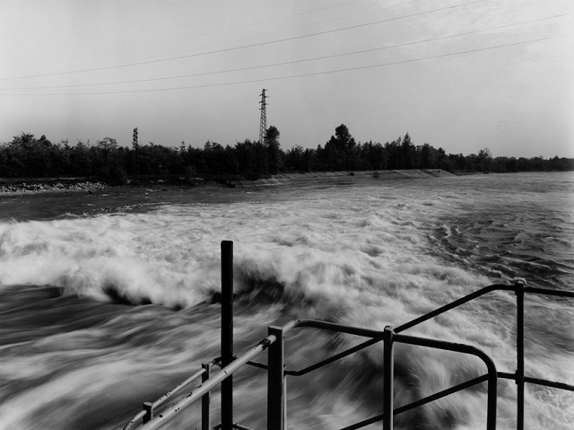 Il linguaggio delle immagini Soliera foto in bianco e nero di fiume in piena