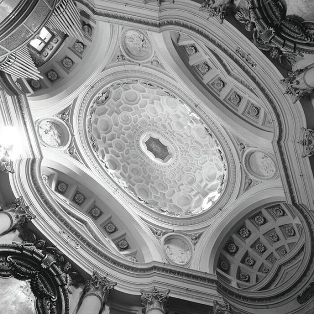 Paolo Portoghesi Roma foto in bianco e nero di soffitto di chiesa del Borromini