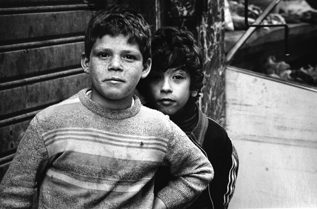 Lou Dematteis Roma foto in bianco e nero di due bambini per le strade di Palermo