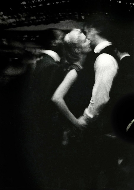 Echi Brescia foto in bianco e nero di uomo e donna che ballano abbracciati