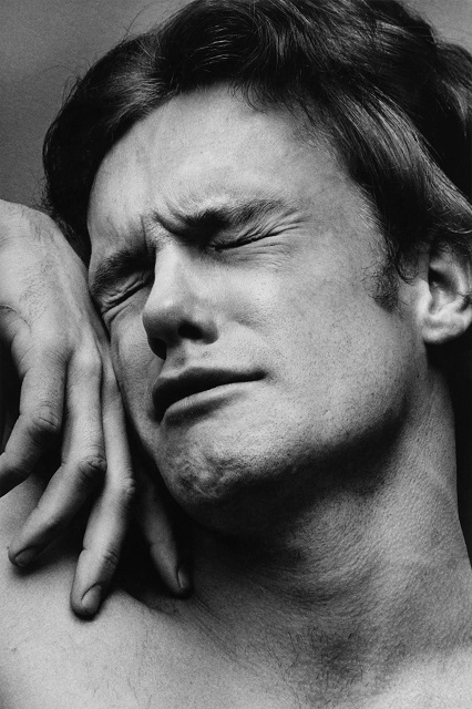 peter hujar Prato primo piano di uomo con gli occhi chiusi