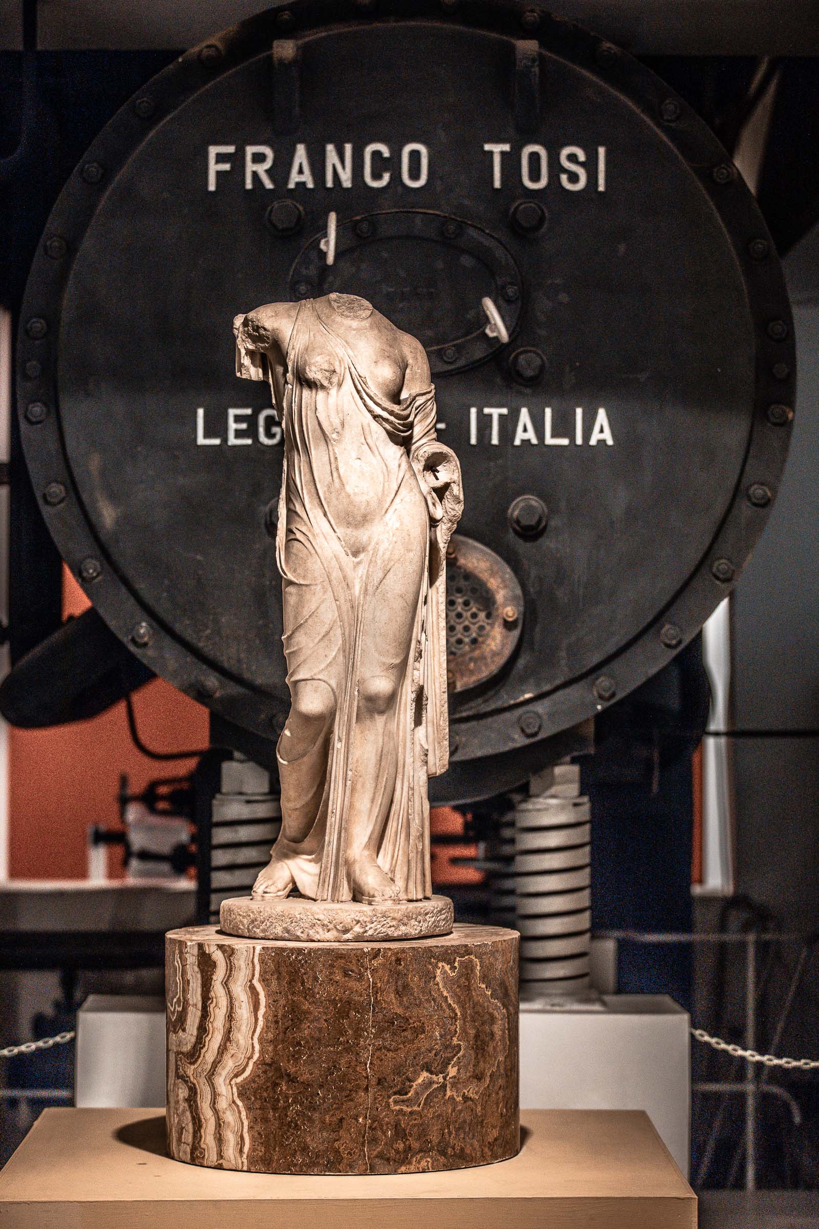 La statua di Afrodite Genitrice nella Centrale Montemartini a Roma